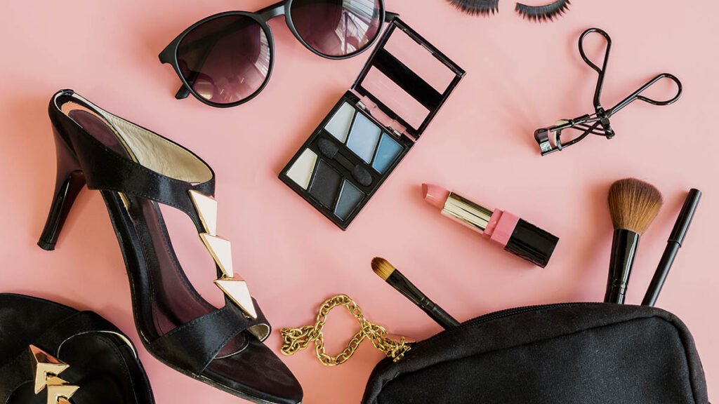 What Fits Inside a Birkin 30? A Practical Capacity Breakdown A flat lay of everyday essentials, representing the practical capacity breakdown of what fits inside a Birkin 30