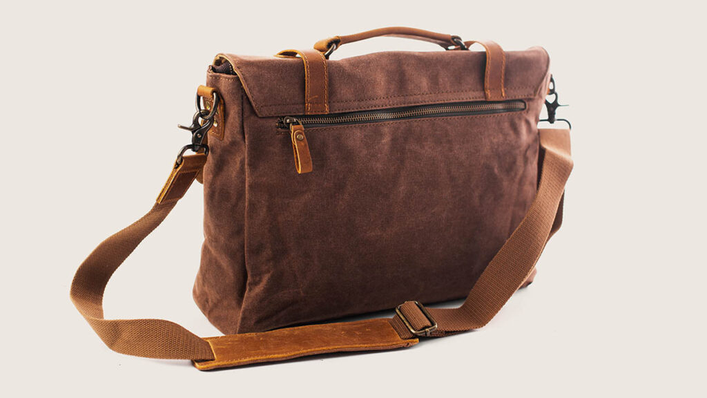 Hermès Evelyne vs Roulis: Crossbody Comparison Crossbody leather bag with a long shoulder strap, representing the format compared between Evelyne and Roulis