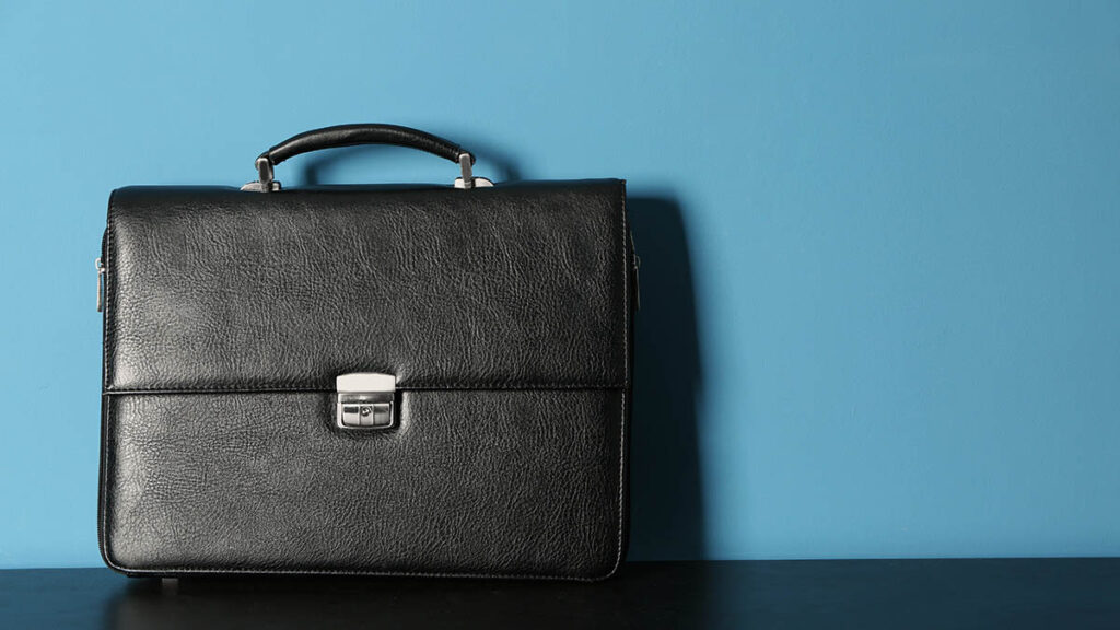 Hermès Kelly Depeches: Briefcase Leather and Hardware Guide A structured leather briefcase, representing the Kelly Depeches format covered in this leather and hardware guide